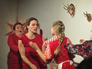 Da werden Weiber zu Hyänen - © OVTP / gp