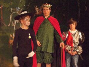 Fast wie im richtigen Leben: Alle haben einen Kater und sind glücklich. © OVTP / gp