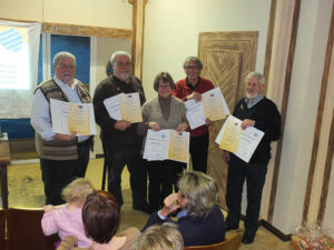 Unerse neuen Träger der goldenen Ehrennadel: (v.l.) Hans und Rainer Hofmann, Gitti und Paul Herdrich, Ewald Hornbogner - © OVTP / gp
