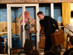 Ein Souvenierverkäufer nervt © OVTP / gp