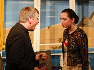 Jacqueline und der Domherr geraten heftig aneinander. © OVTP / gp