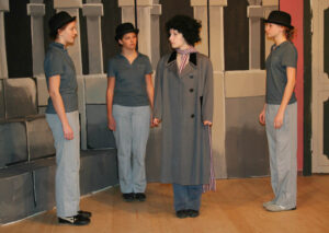 Die Grauen Herrn bedrängen Momo © OVTP / nh-pm