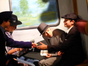 Herr Grundeis interessiert sich für die Brieftasche von Emil © OVTP / gp