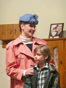 Tochter Helene und enkel Dan sind aus Amerika zurück. Noch weiss niemand warum... © OVTP / gp