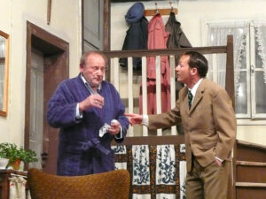 Herbert versucht mit Papa wegen seiner schlechten Augen zu reden. © OVTP / gp