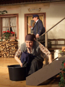 Rosi hört Unglaubliches vom Postboten © OVTP / gp