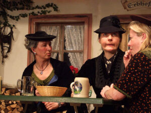 Die quadratratschen im Biergarten und die unbedarfte Erbhoferin © OVTP / gp