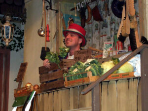 Der Ratsch in der Gemüseauslage ist begeistert. © OVTP / rh