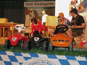 Die Bürgermeisterkandidaten als Kindergartenkinder - © OVTP / gp