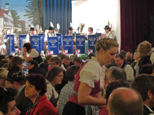 Zum Starkbieranstich spielte die Stadt- und Bergknappenkapelle - © OVTP / gp