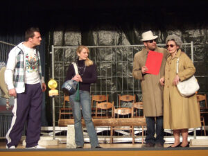 Tarzan spechtet nach Johann's Ausweis - er braucht Wodka beim ReWe © OVTP / clh