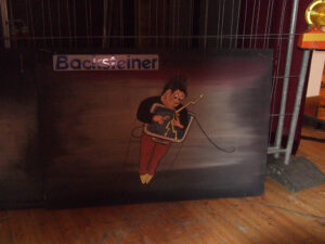 Die Werbeplakate am Baustellenzaun © OVTP / gp, Richard Zila