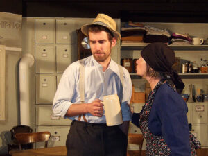 Frau Suitner redet ihrem Mann Kasper ins Gewissen: Er ist in letzter Zeit oft beim Wirt anzutreffen - © OVTP / gp