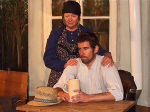 Frau Suitner redet ihrem Mann Kasper ins Gewissen: Er ist in letzter Zeit oft beim Wirt anzutreffen - © OVTP / gp