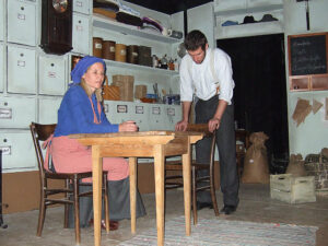 Kasper und Gretl beginnen die Pläne der Suitnerin zu begreifen. © OVTP / gp