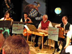 Das Esemble Herrschaf!Sait'n - © OVTP / H. Hofmann