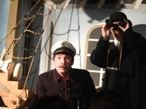 Ja, wer kommt denn da? Ben und der Nachbar sind verblüfft ob der strahlenden Erscheinung von Mary © OVTP / gp