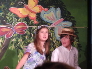 Jenny und Miky sind mit Mary im Zauberpark © OVTP / gp