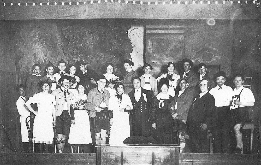 Mitglieder des Theatervereins in den 30er Jahren. © StaP