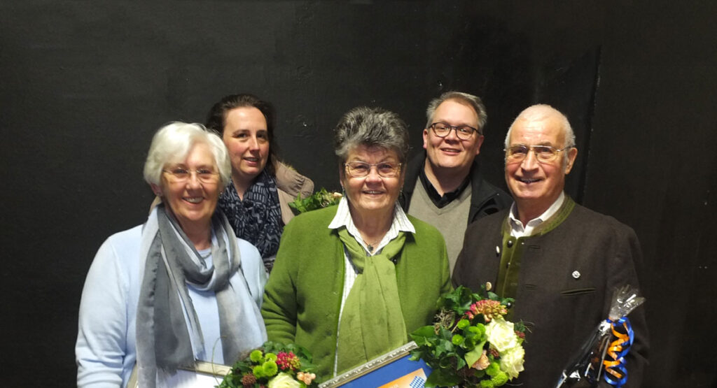 Für langjährige Mitgliedschaft wurden geehrt: (v.l.): Marianne Hornbogner (50 Jahre), Elke Ruzek (25 Jahre), Inge Wagner (61 Jahre), Mike Wolff (26 Jahre), Franz Wagner (60 Jahre) © OVTP / gp