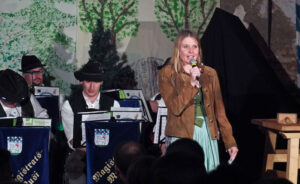 Begrüßung durch Frau Herdrich von den Oberlandlern © OVTP / gp