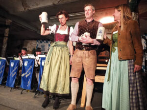 Ozapft is! Die (echte) Bürgermeisterin, Boxi vom Extra, Frau Herdrich von den Oberlandlern © OVTP / gp