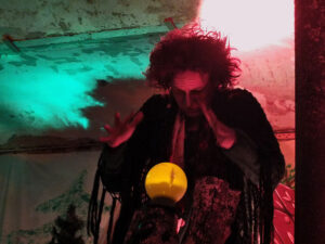 Was sieht die Hexe wohl in der Kristallkugel? © OVTP / gp