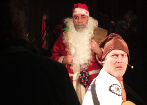 Zwerg Nikolaus und Zwerg Sacher sind irritiert. © OVTP / gp