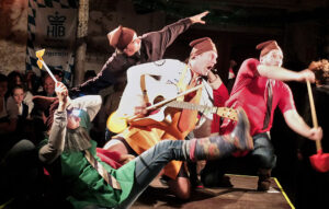 Die Stadtrat-Zwerge geraten in Panik: Die Hexe soll kommen. © OVTP / gp