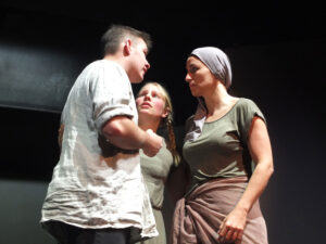 Ein letztes Mal kommt Kneißl auf der Flucht bei Mutter und Schwester vorbei, bevor er von der Gendarmerie in einen Hinterhalt gelockt wird. © G. Prantl