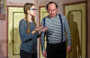 Regie und Regieassistenz beraten sich. © N. Allnoch / OVTP