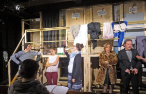 Hinter der Bühne geht der Zickenalarm schon vor der Vorstellung los. © N. Allnoch / OVTP