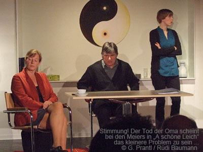 Stimmung! Der Tod der Oma schein bei den Meiers in "A schöne Leich" das kleinere Problem zu sein. © G. Prantl / Rüdi Baumann