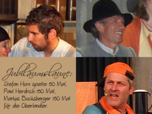 Drei Ehrungen: Stefan Horn spielte das 50. Mal, Paul Herdrich stand 150 Mal im Rampenlicht, Markus Bocksberger war ebenfalls 150 Mal für die Oberlandler auf der Bühne. © G. Prantl / OVTP