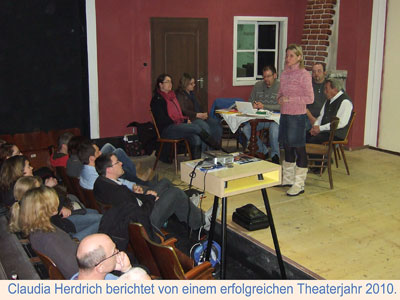 Claudia Herdrich berichtet von einem erfolgreichen Theaterjahr 2010 © G. Prantl / OVTP