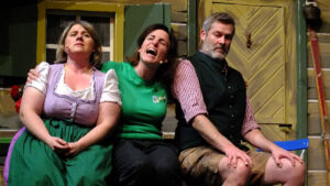 Die Bürgermeisterin macht einen auf Axt im Walde. (R. Frick, C. Bocksberger, M. Bocksberger) © G. Prantl / OVTP