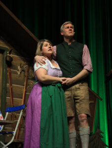 Hans und Evi nehmen Abschied von der Alm - im Tal ist weniger Trubel. © D. Allnoch / OVTP