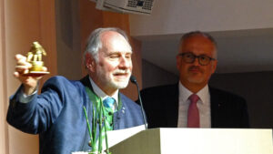 Horst Rankl (VBAT) und Thomas Orbig (Sparkasse) bei der Preisverleihung. © G. Prantl / OVTP