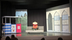 Tote Hose zum High noon am Penzberger Bahnhof. - Nur ein einsamer Bauhofmitarbeiter spielt das Lied vom Tod. ©gp/ovtp