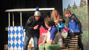 Wiggal diskutiert mit der wohltätigen Fraktion der CSU-Abtrünnigen der FLP. ©gp/ovtp