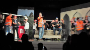 Schlusslied: Penzberg wird blühn! Das Kohlebergwerk wird wieder geöffnet. ©gp/ovtp