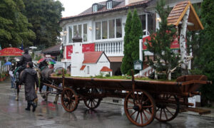 St Johannisrain - Die Keimzelle Penzbergs - vor der ehemaligen "Restauration Glück Auf" - dem 1. Spielort des Theatervereins © G. Prantl / OVTP
