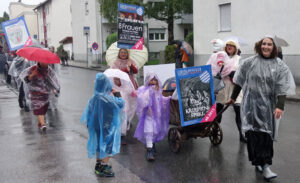 Die Oberlandlerzeitreise: Die 10er Jahre mit den Krippenspielen, den "8 Frauen" und dem "Jedermann". © G. Prantl / OVTP