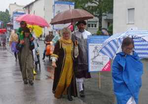 Die Oberlandlerzeitreise: 90er und 2000er Jahre mit dem "Straubinger Totentanz, dem "Urmel" und der 50er Jahre-Homage "Wob-baba-luba" © G. Prantl / OVTP