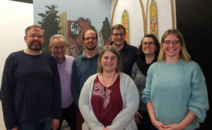 Die alte und neue Vorstandschaft: (v.l.) Roland Irregen (Schriftführer), Ernst Sägmüller (2. Vorstand), Gerhard Prantl, Ramona Frick, Stefan Frick (Beisitzer), Andrea David (Kassier), Claudia Herdrich (1. Vorstand) ©gp/ovtp