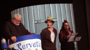 Abgesang auf den ausscheidenden Stadtrat Adler mit einem Starkbierlied aus den 90ern. © gp/ovtp