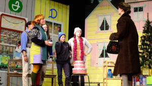 Pippi plündert den Weihnachtsbaum