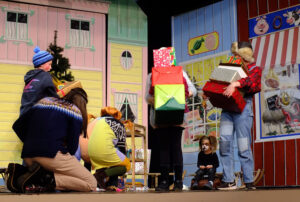 Pippi plündert den Weihnachtsbaum